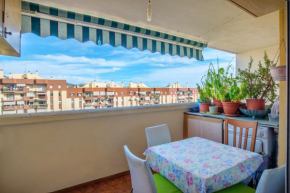 Elegant apartment in Marbella with sea and mountain view.